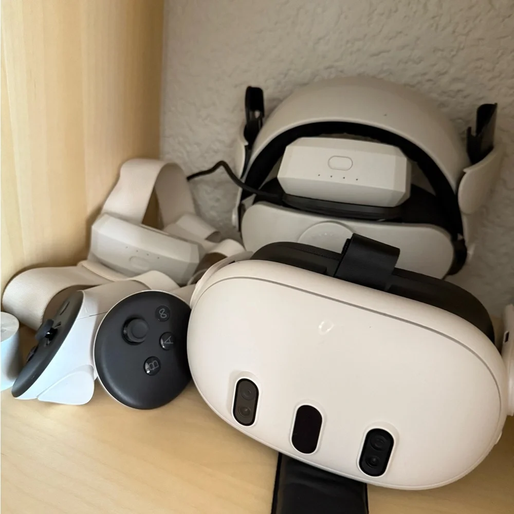 White and Black Standalone VR Headset with Adjustable Strap